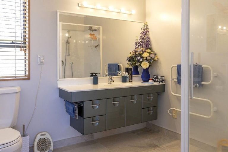 Photo of property in 6 Maniapoto Grove, Waipahihi, Taupo, 3330