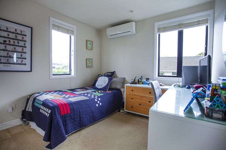 Photo of property in 27c Tamaki Bay Drive, Pakuranga, Auckland, 2010