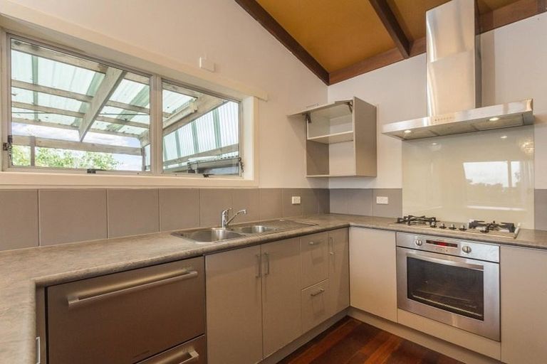 Photo of property in 17 Domain Road, Glenfield, Auckland, 0629