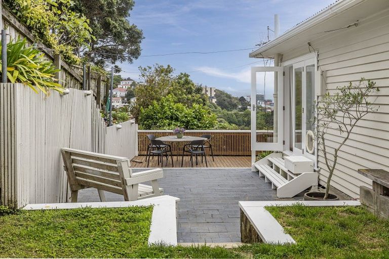 Photo of property in 8 Durham Crescent, Aro Valley, Wellington, 6021