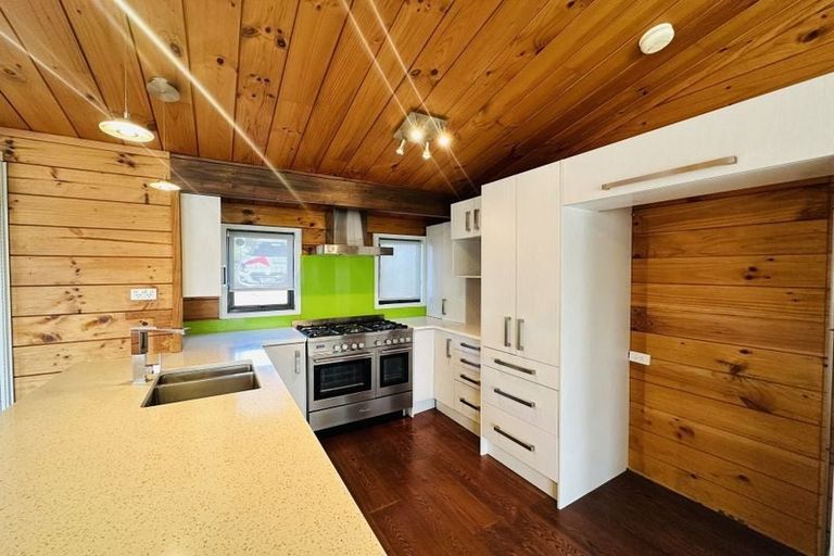 Photo of property in 11a Pendene Place, Forrest Hill, Auckland, 0620