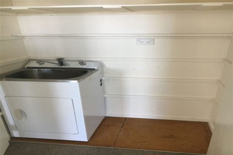 Photo of property in 28 Rena Place, West Harbour, Auckland, 0618