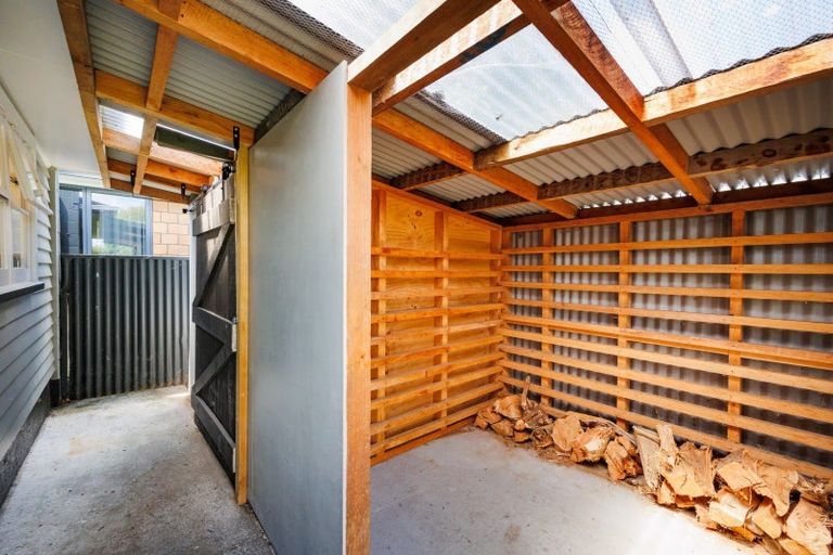 Photo of property in 2 Anzio Place, Awapuni, Palmerston North, 4412