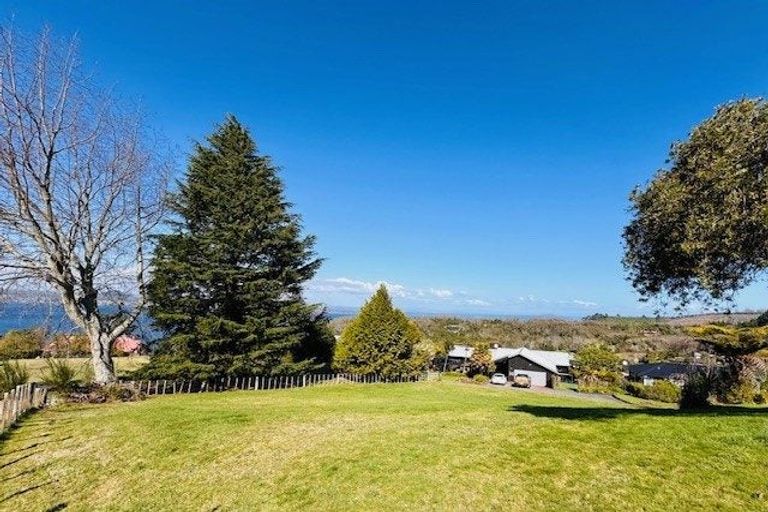 Photo of property in 14 Ewing Grove, Acacia Bay, Taupo, 3330