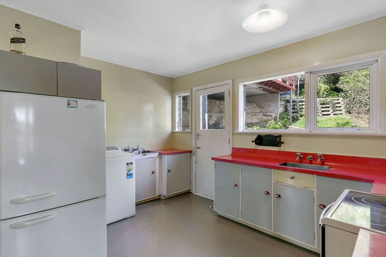 Photo of property in 84 Newlands Road, Newlands, Wellington, 6037