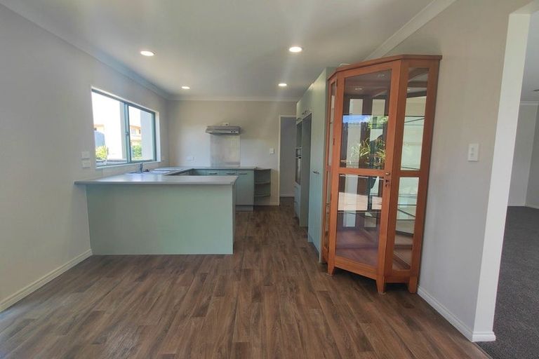 Photo of property in 6 Chadlington Avenue, Henderson, Auckland, 0612