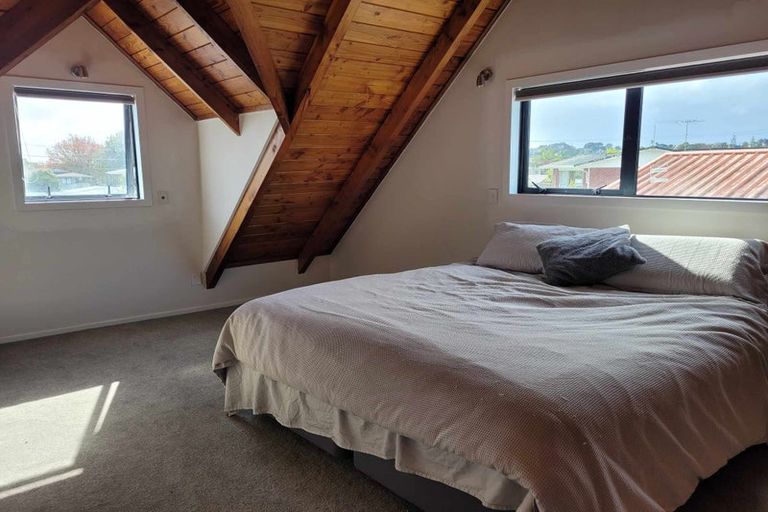 Photo of property in 38 Holiday Road, Stanmore Bay, Whangaparaoa, 0932