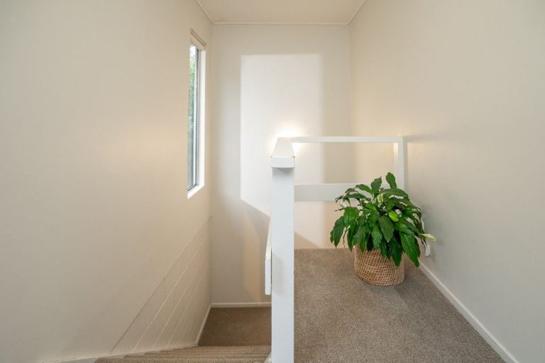 Photo of property in 33 Delhi Crescent, Khandallah, Wellington, 6035