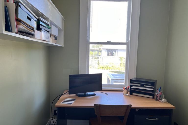 Photo of property in 18 Singers Road, Korokoro, Lower Hutt, 5012