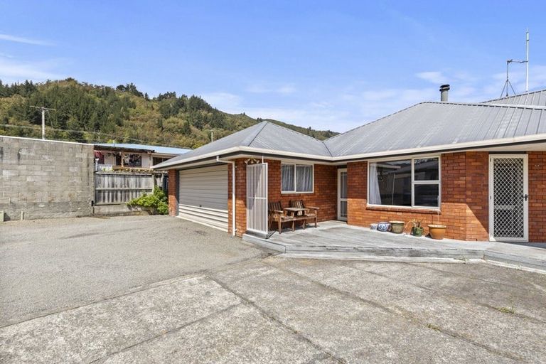 Photo of property in 157a Waikawa Road, Picton, 7220