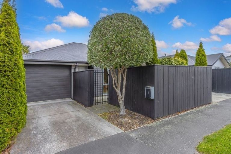 Photo of property in 6 Gresford Street, Edgeware, Christchurch, 8013