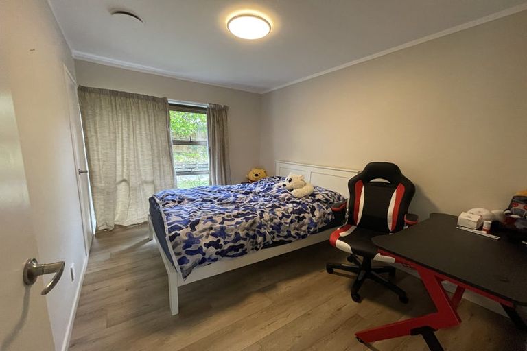 Photo of property in 18 King Richard Place, Browns Bay, Auckland, 0630