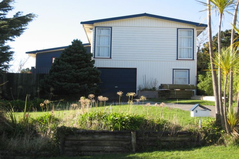 Photo of property in 3 Robson Street, Stokes Valley, Lower Hutt, 5019
