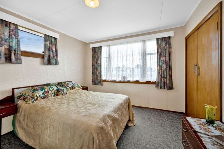 Photo of property in 10 Bone Crescent, Hawera, 4610