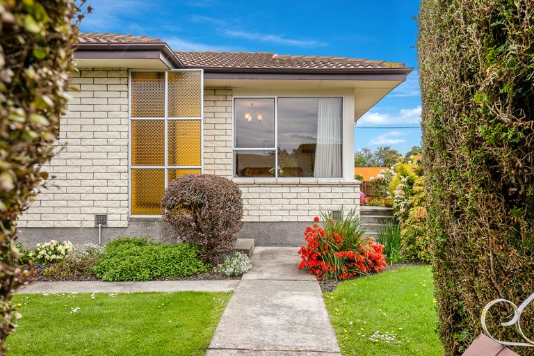 Photo of property in 2a Mallett Place, Halswell, Christchurch, 8025