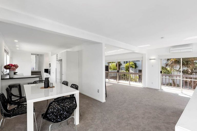 Photo of property in 5 Freya Place, Torbay, Auckland, 0630