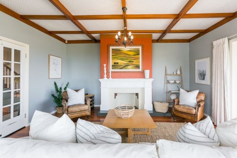 Photo of property in 4 Cobden Lane, Bluff Hill, Napier, 4110