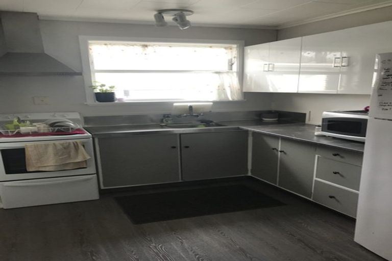 Photo of property in 2/129 Martin Street, Wallaceville, Upper Hutt, 5018