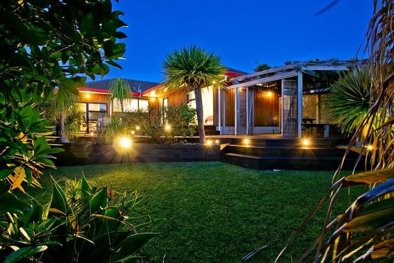 Photo of property in 24 Chedworth Drive, Glenfield, Auckland, 0629