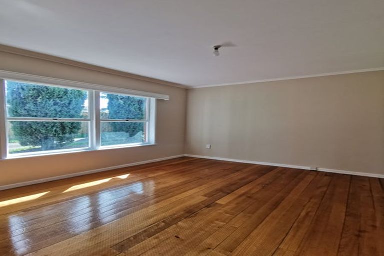 Photo of property in 2/34 Chartwell Avenue, Glenfield, Auckland, 0629