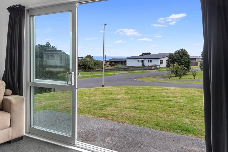 Photo of property in 2 Tua Tua Place, Baylys Beach, 0377