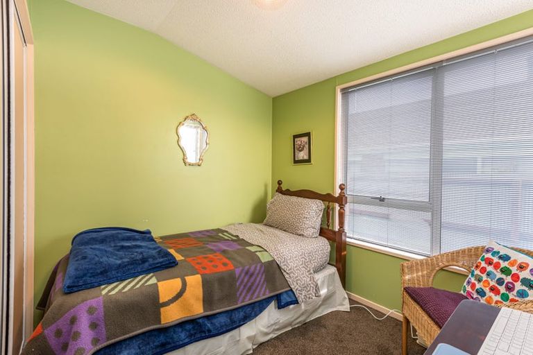 Photo of property in 17 Momorangi Crescent, Redwood, Christchurch, 8051