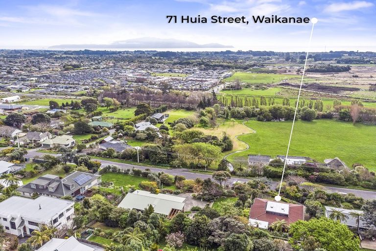 Photo of property in 71 Huia Street, Waikanae, 5036