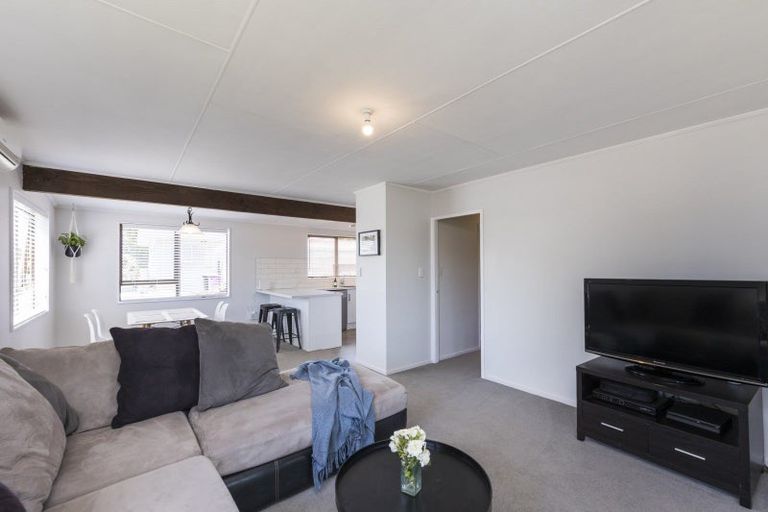 Photo of property in 2 Chatsworth Place, Highbury, Palmerston North, 4412