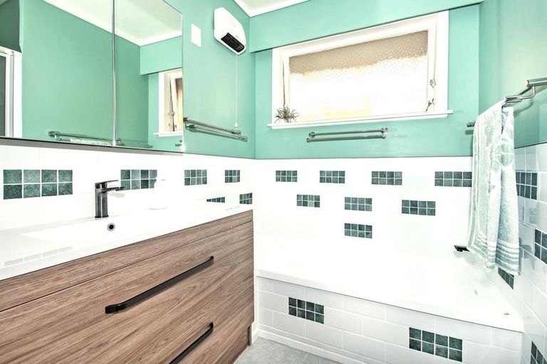 Photo of property in 90 Old Onerahi Road, Onerahi, Whangarei, 0110