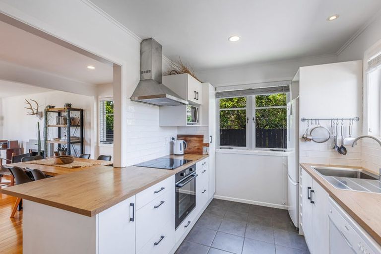 Photo of property in 29 Ward Crescent, Te Atatu Peninsula, Auckland, 0610