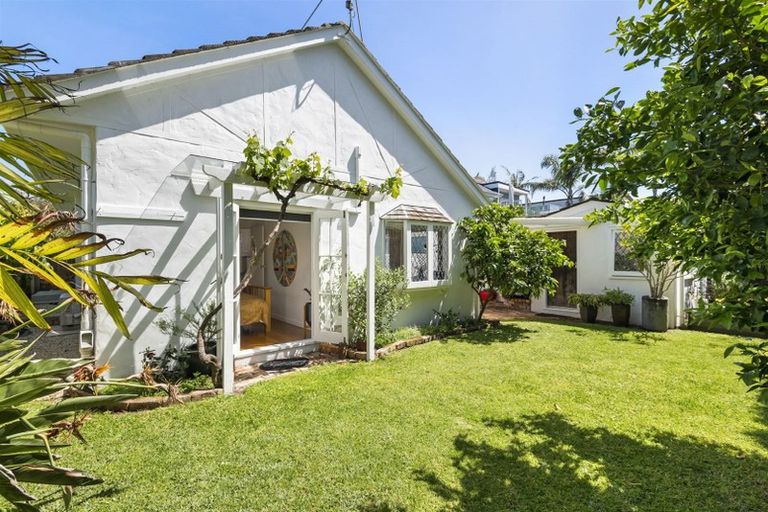 Photo of property in 2/23 Cecil Road, Milford, Auckland, 0620