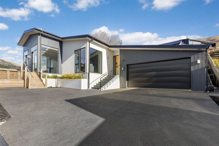Photo of property in 11 Round Hill Rise, Cracroft, Christchurch, 8022