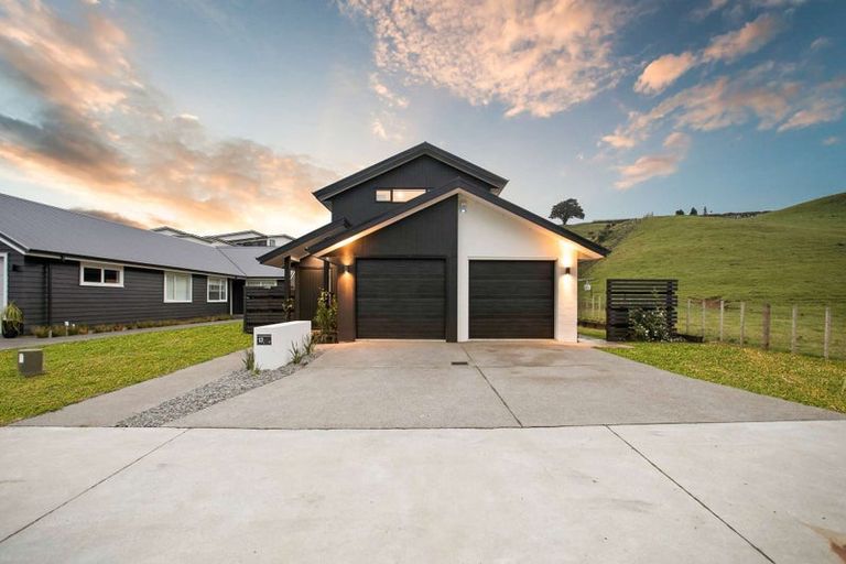 Photo of property in 13 Bale Way, Pukekohe, 2120