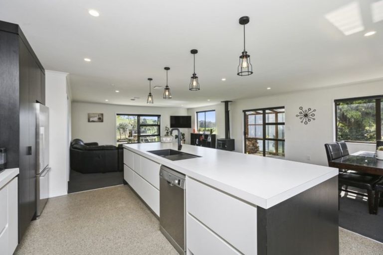 Photo of property in 1024 Mountain Road, Waiongana, Inglewood, 4389