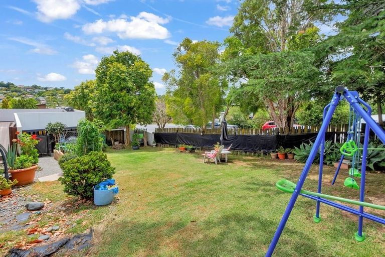 Photo of property in 2 Hollyhock Place, Browns Bay, Auckland, 0630