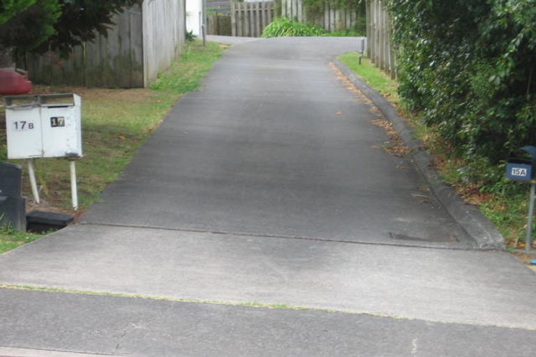 Photo of property in 1/15 Tetrarch Place, Totara Vale, Auckland, 0629