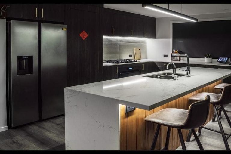 Photo of property in 5 Te Ara Karoiroa Road, Hurford, New Plymouth, 4374