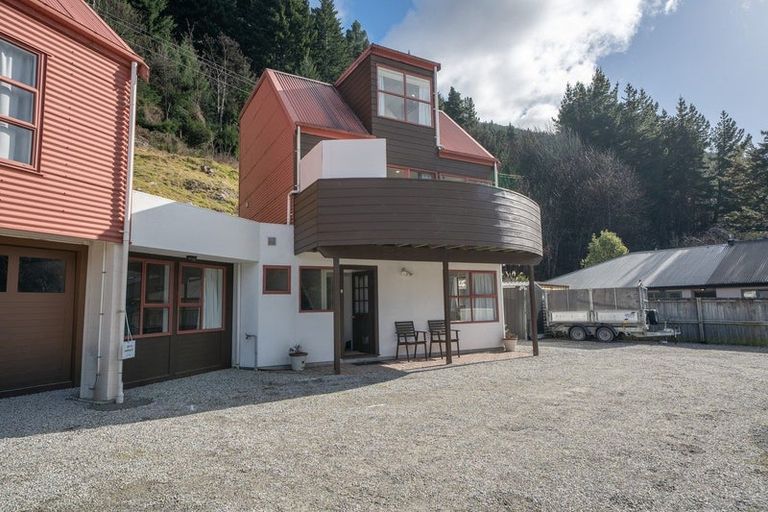 Photo of property in 8a Kiely Lane, Queenstown, 9300