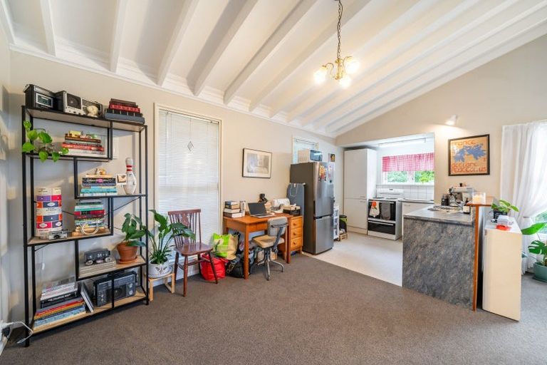 Photo of property in 62 Tio Tio Road, Miramar, Wellington, 6022