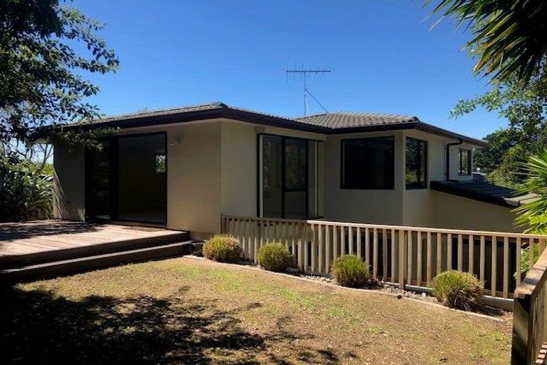 Photo of property in 90a Braemar Road, Castor Bay, Auckland, 0620