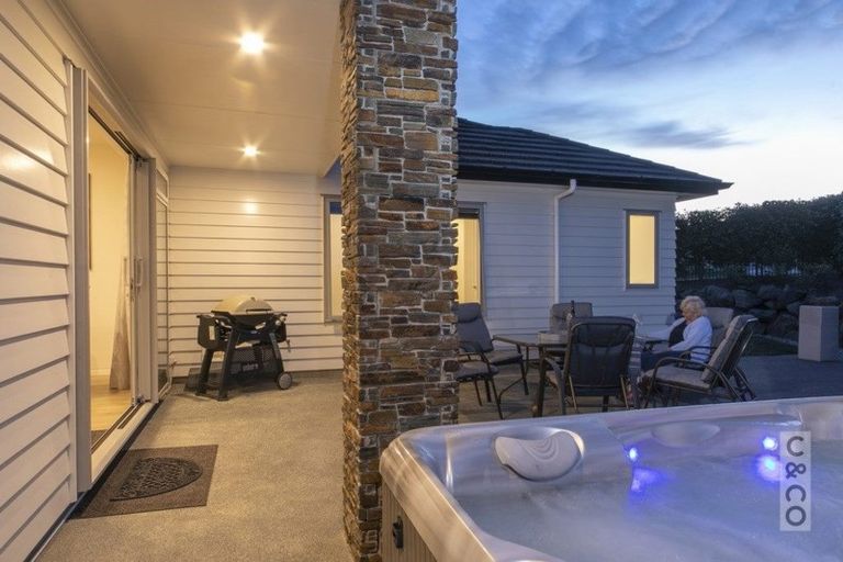 Photo of property in 1 Tauwaka Crescent, Riverhead, 0820