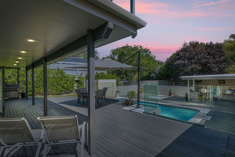 Photo of property in 12 Dowling Grove, Silverstream, Upper Hutt, 5019