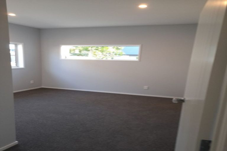 Photo of property in 1 Madden Avenue, Kumeu, 0810