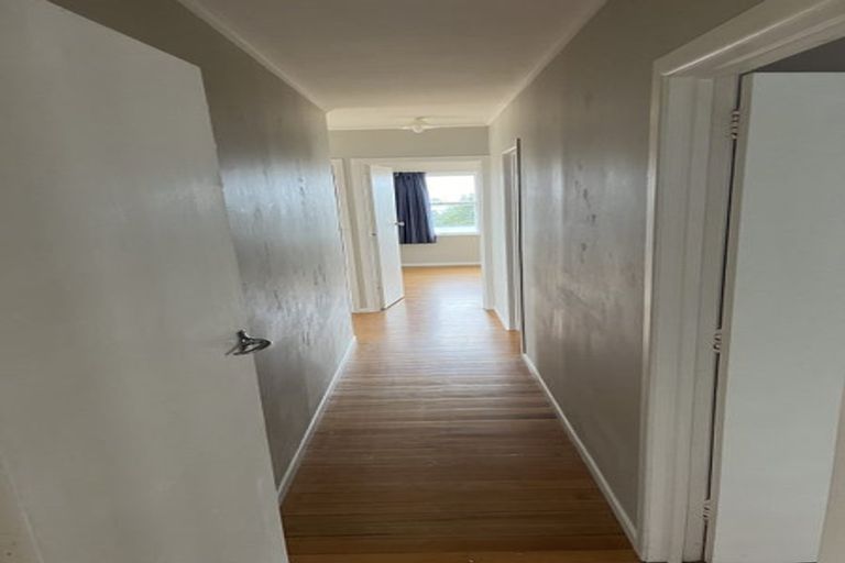 Photo of property in 1/33 Roberts Road, Glenfield, Auckland, 0629