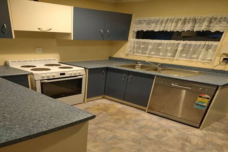 Photo of property in 19 Benton Place, Manurewa, Auckland, 2102