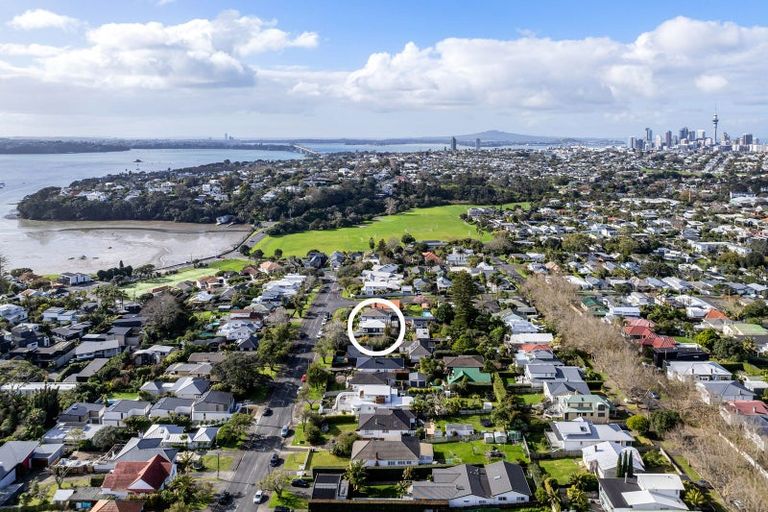 Photo of property in 35 William Denny Avenue, Westmere, Auckland, 1022