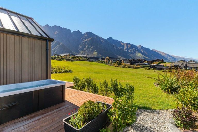 Photo of property in 9 Arran Lane, Jacks Point, Queenstown, 9371