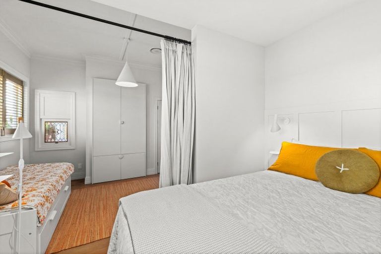 Photo of property in 24 Muritai Crescent, Havelock North, 4130