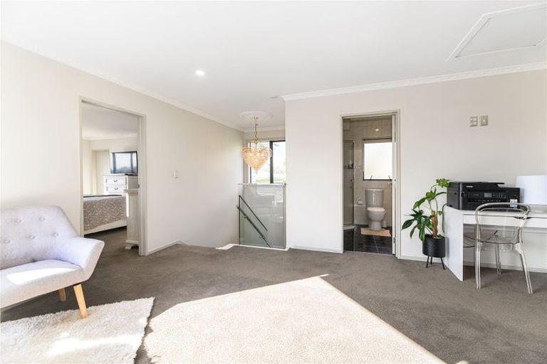 Photo of property in 99a Awaroa Road, Sunnyvale, Auckland, 0612