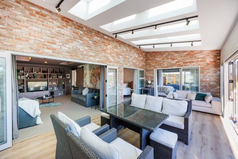 Photo of property in 9 Paterson Lane, Kelvin Grove, Palmerston North, 4470